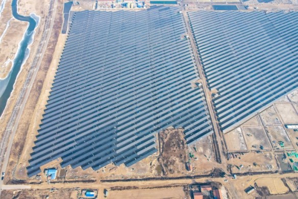 全球足跡 | 鹽堿地上的“經(jīng)濟秘鑰”！陽光能源首個鹽光互補供貨項目