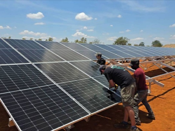 全球足跡 | “煤地→綠地”，陽(yáng)光能源Giga系列光伏組件首入津巴布韋